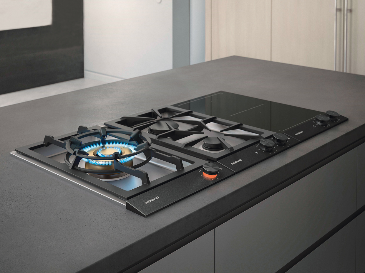 ガゲナウの新作「The Vario cooktops 200 series」は、コンパクトなサイズながら性能は抜群。ブラックを基調としたスタイリッシュなデザインが特徴的。