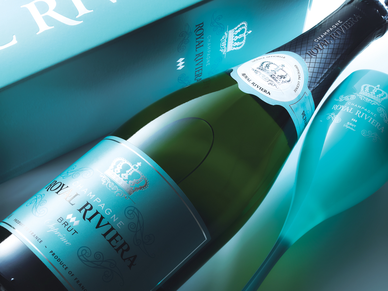 「CHAMPAGNE ROYAL RIVIERA Brut Supreme（NON-VINTAGE）」。ピノ・ノワール50%、シャルドネ40%、ピノ・ムニエ10％を絶妙にブレンドした、都会を彩る優雅な花束のような味わい。