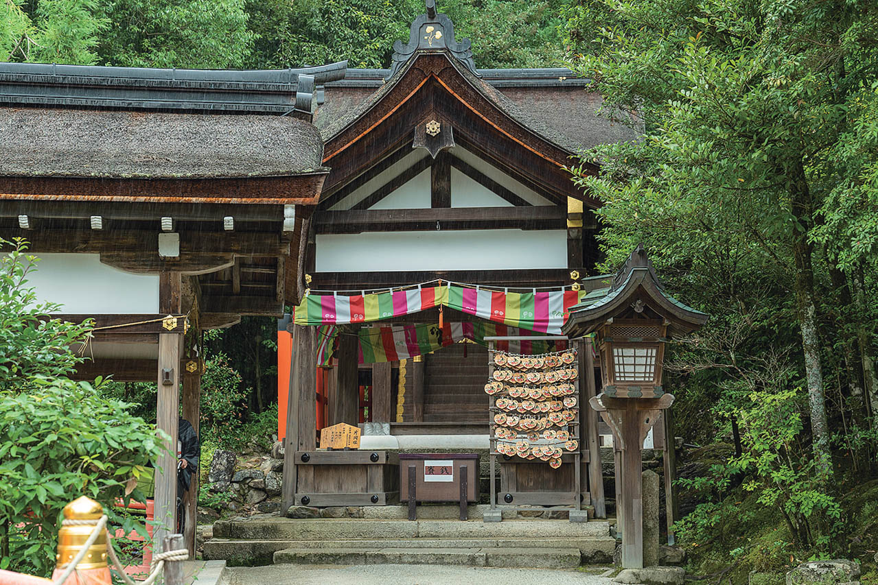 上賀茂神社祭神の母神「賀茂玉依姫命（ まよりひめのみこと）」がまつられる片山御子神社。