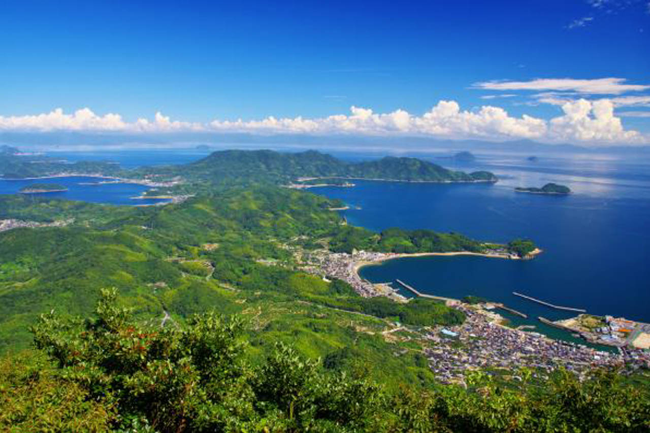 ミカン畑をつなぐオレンジロードが縦横に走る周防大島。