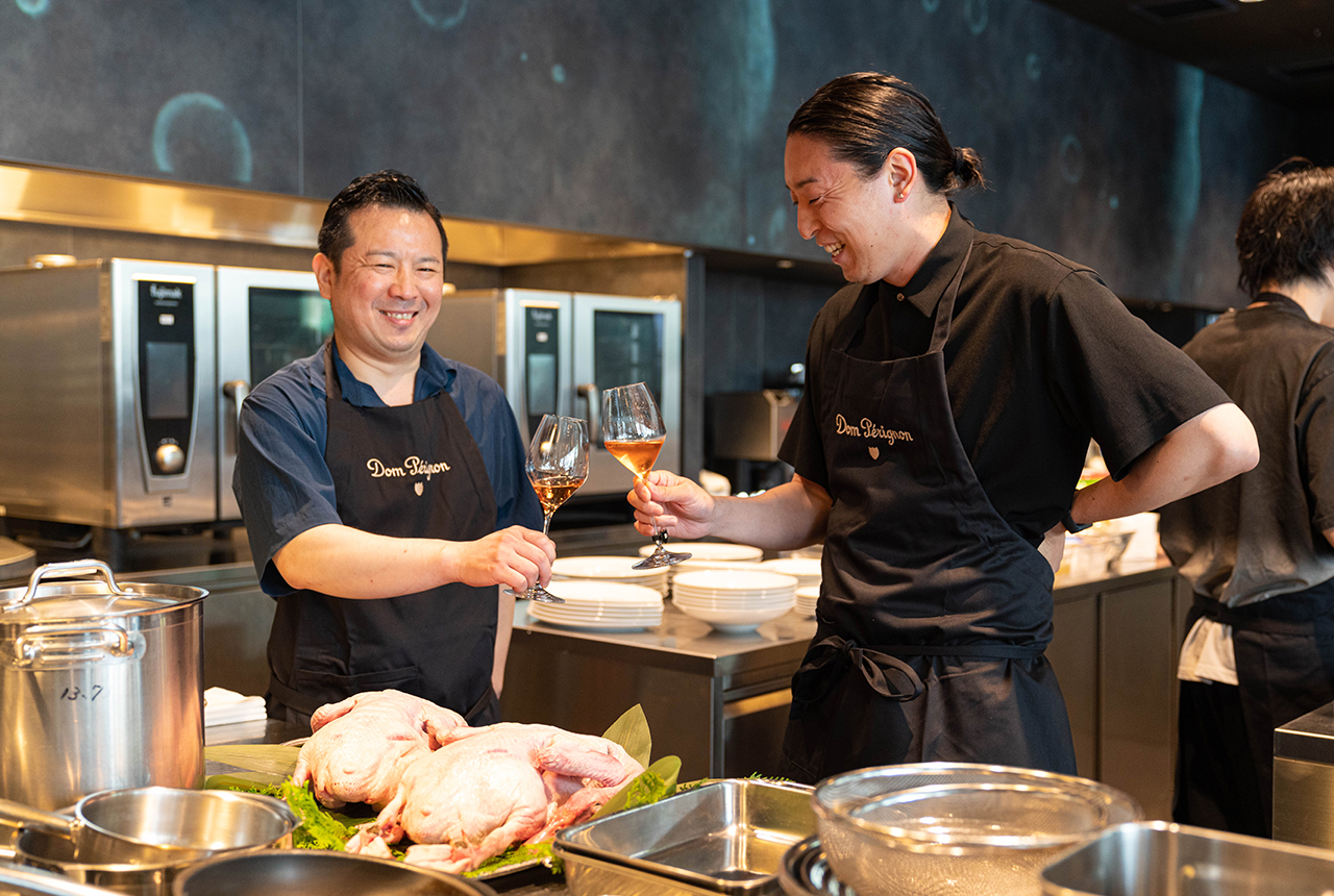 鴨チーム「肉割烹 上」大久保丈太郎氏と「Mr.CHEESECAKE」田村浩二氏。