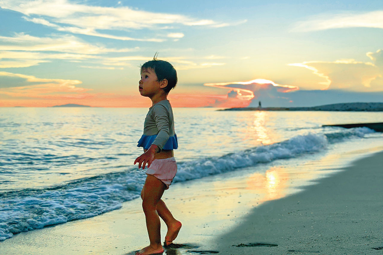 子供と海