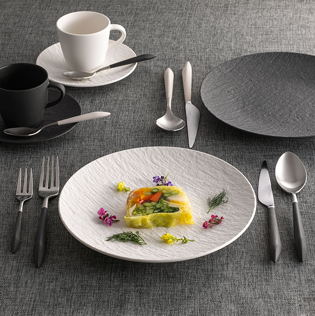 [Closed] Cutlery that will add a touch of color to your table.